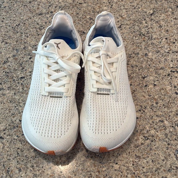 Women’s 5.5 Flux Adapt Daily Runner Sneakers - Picture 13 of 13